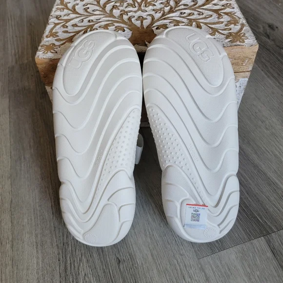 UGG LA Cloud Strap Sandal - Picture 9 of 9